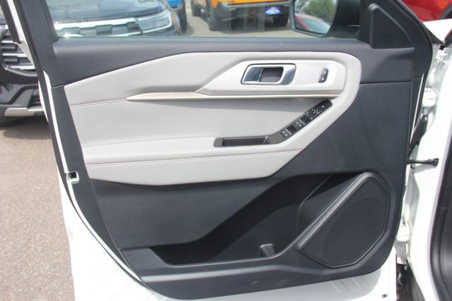 2026 Ford Explorer Active w/100A Pkg