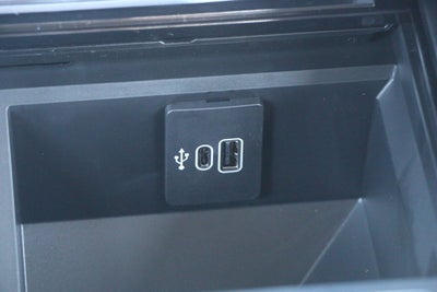 2027 Ford Super Duty F-250 SRW F-250® Lariat®