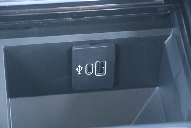 2027 Ford Super Duty F-250 SRW F-250® Lariat®
