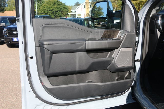 2027 Ford Super Duty F-250 SRW F-250® Lariat®