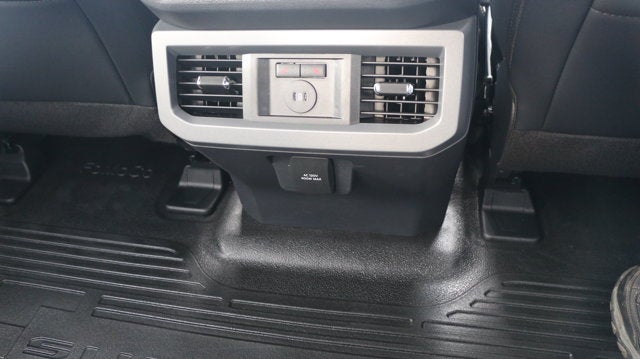 2027 Ford Super Duty F-250 SRW F-250® Lariat®