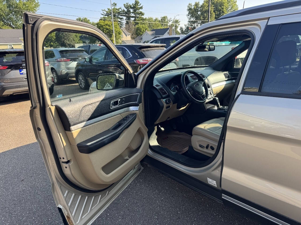 2017 Ford Explorer XLT AWD 4dr SUV