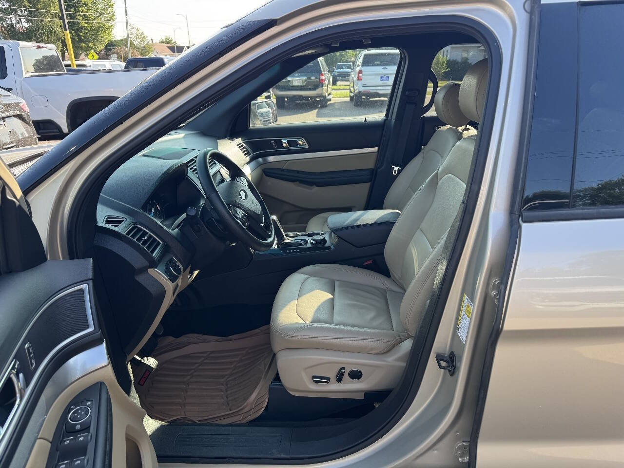 2017 Ford Explorer XLT AWD 4dr SUV