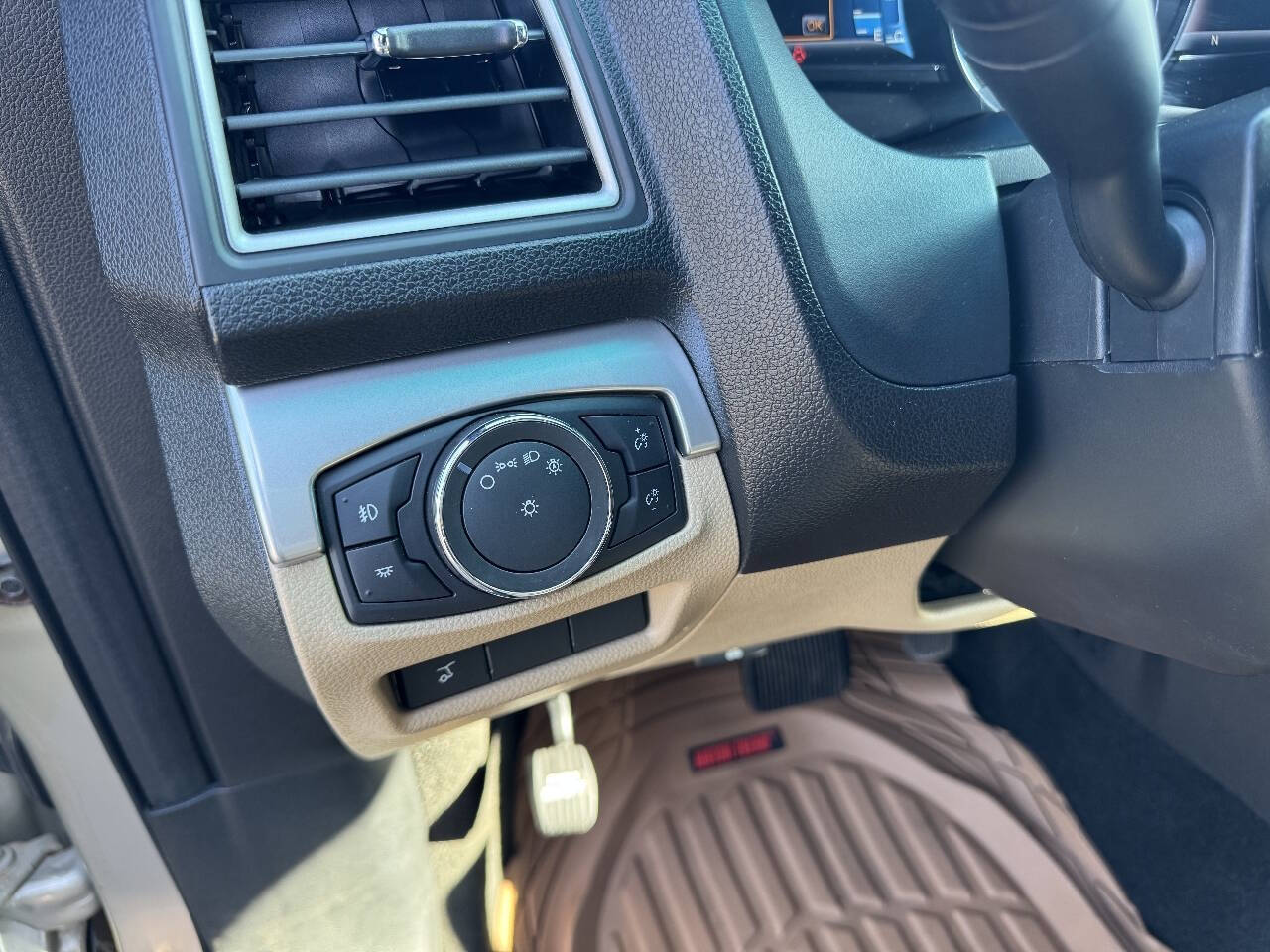 2017 Ford Explorer XLT AWD 4dr SUV