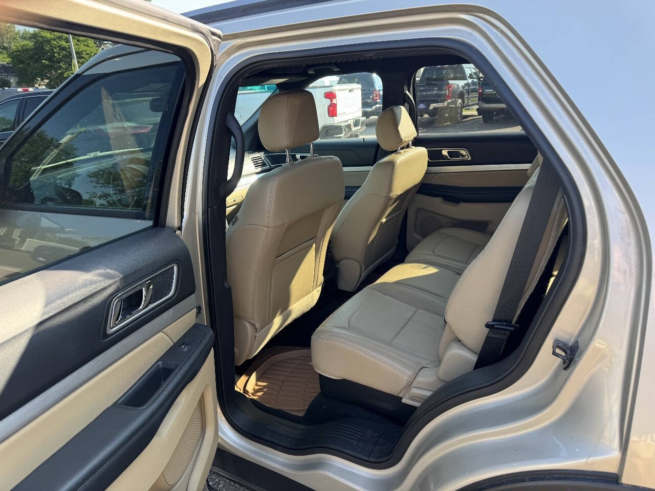 2017 Ford Explorer XLT AWD 4dr SUV