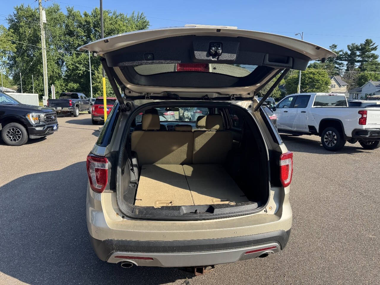 2017 Ford Explorer XLT AWD 4dr SUV