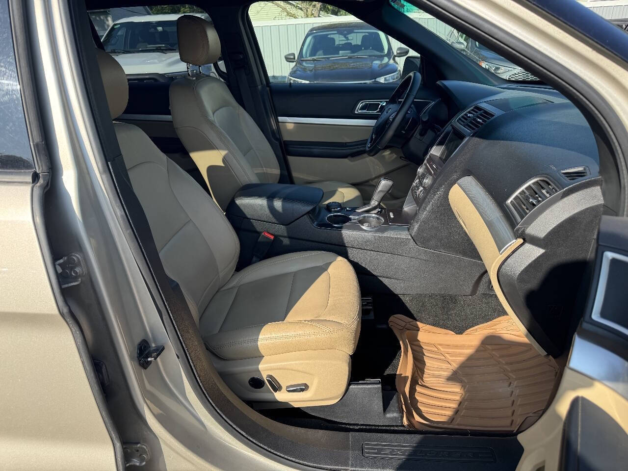 2017 Ford Explorer XLT AWD 4dr SUV
