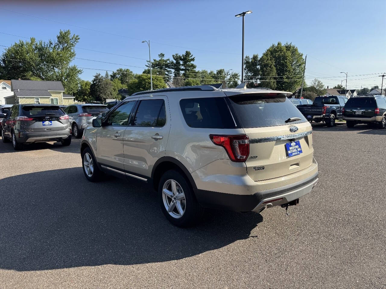 2017 Ford Explorer XLT AWD 4dr SUV