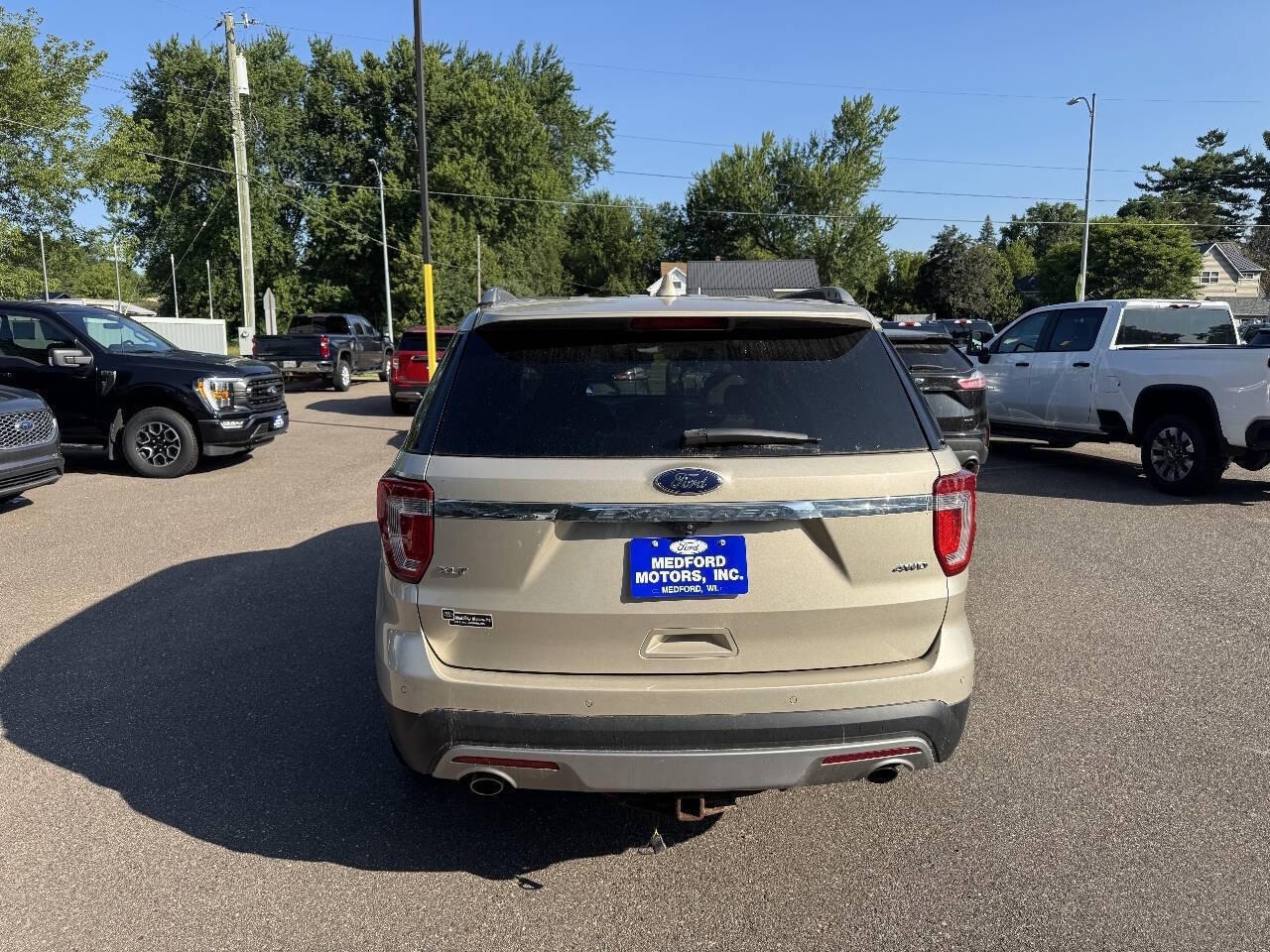 2017 Ford Explorer XLT AWD 4dr SUV