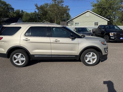 2017 Ford Explorer XLT AWD 4dr SUV
