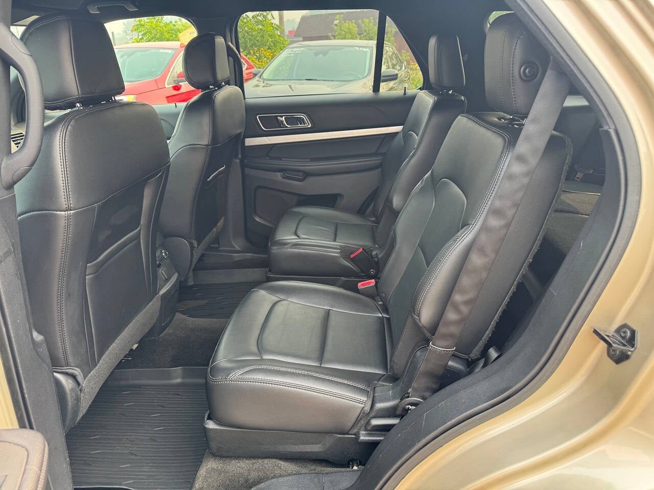 2017 Ford Explorer XLT AWD 4dr SUV