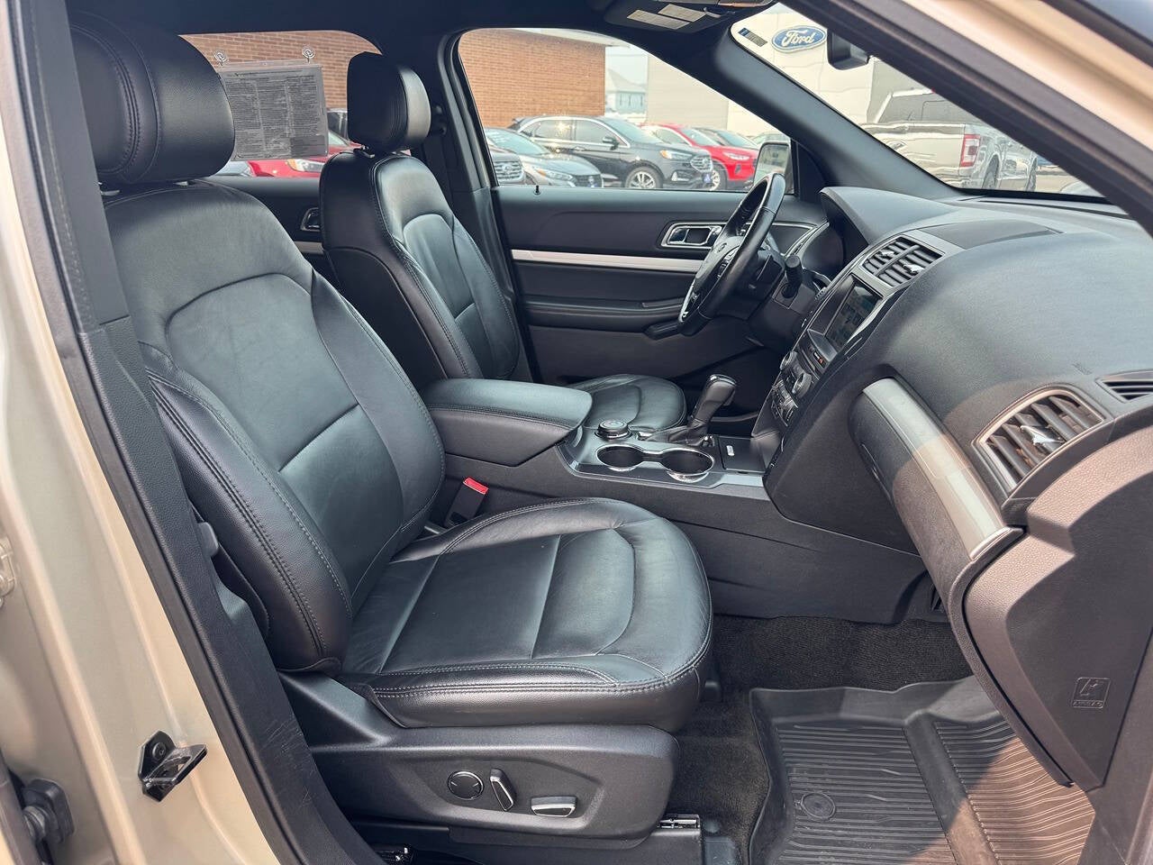 2017 Ford Explorer XLT AWD 4dr SUV