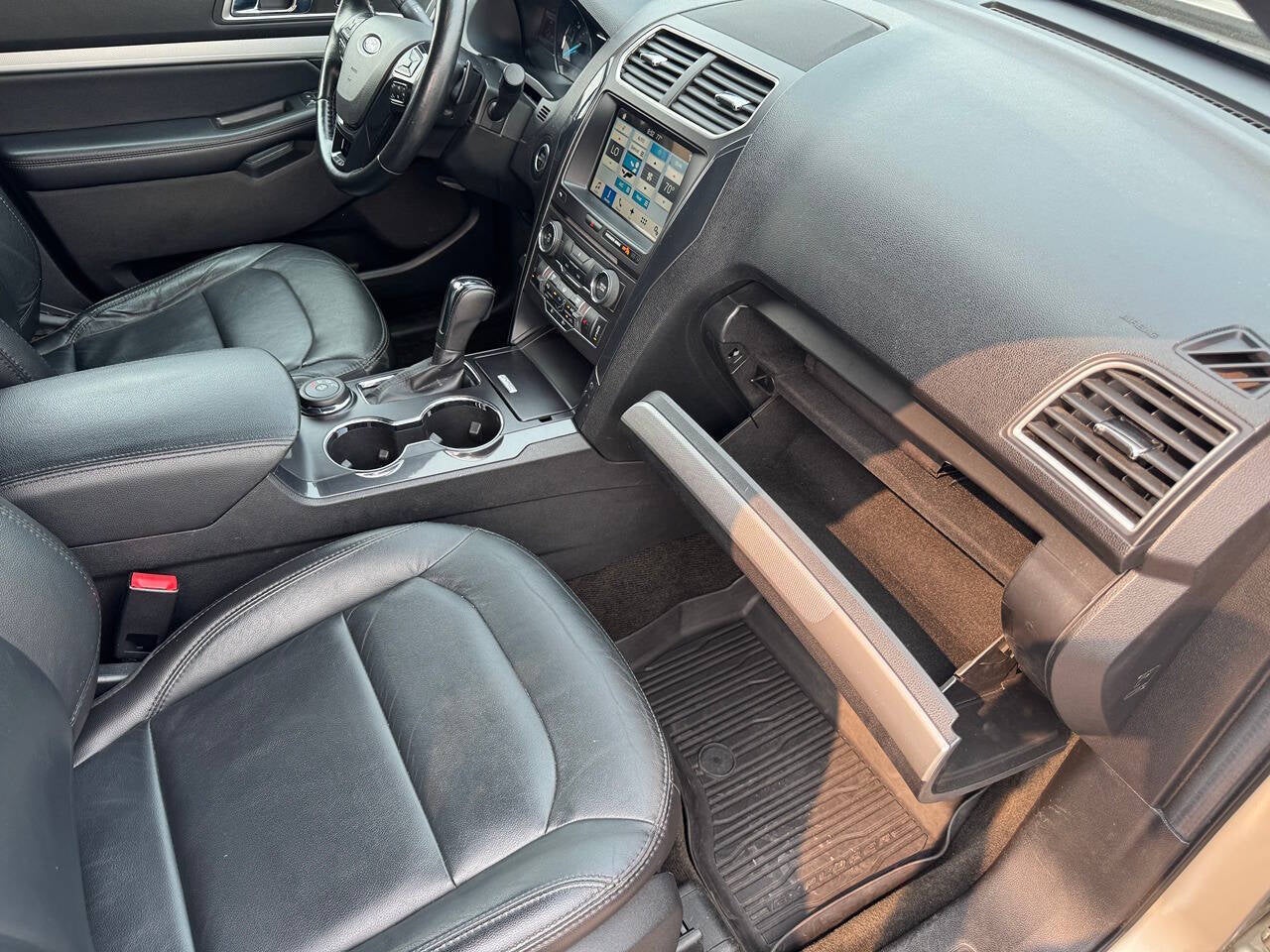 2017 Ford Explorer XLT AWD 4dr SUV