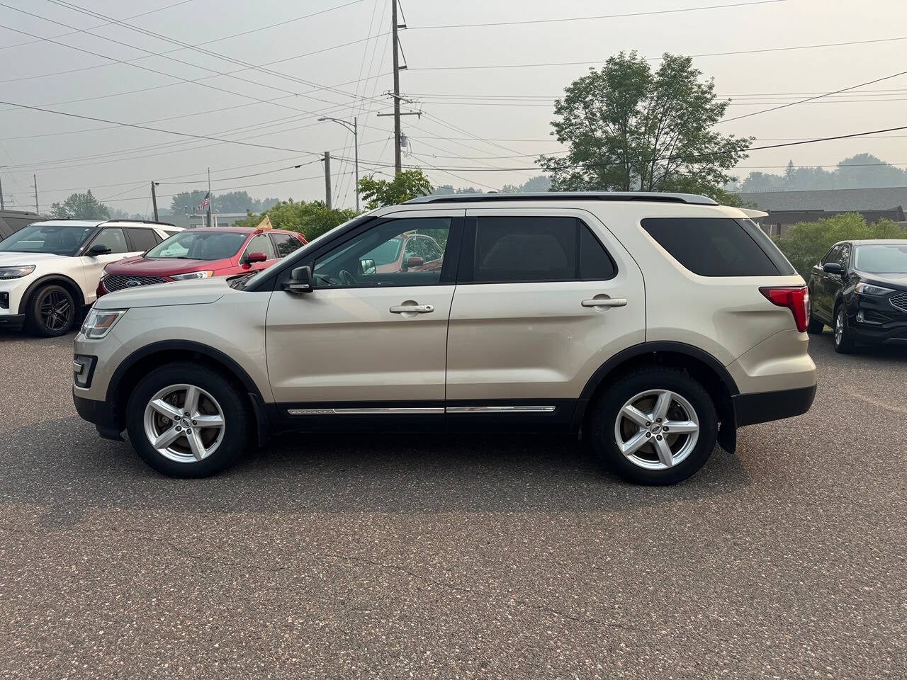 2017 Ford Explorer XLT AWD 4dr SUV