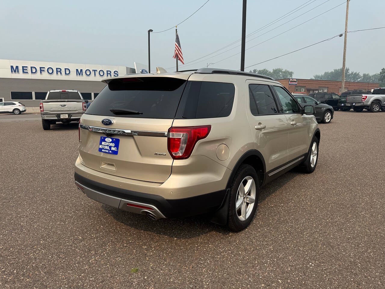 2017 Ford Explorer XLT AWD 4dr SUV