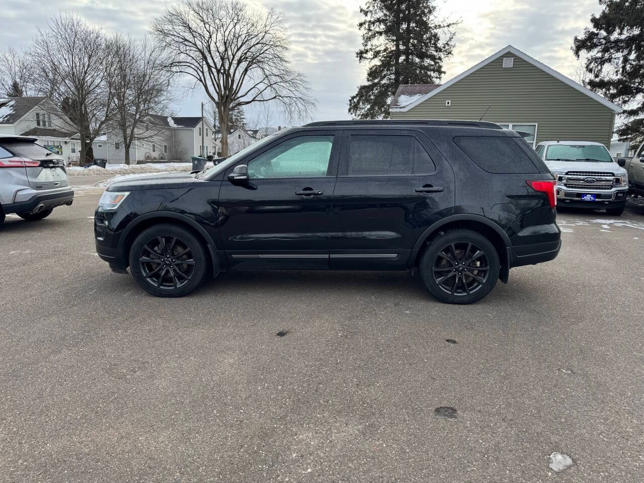 2019 Ford Explorer XLT AWD 4dr SUV