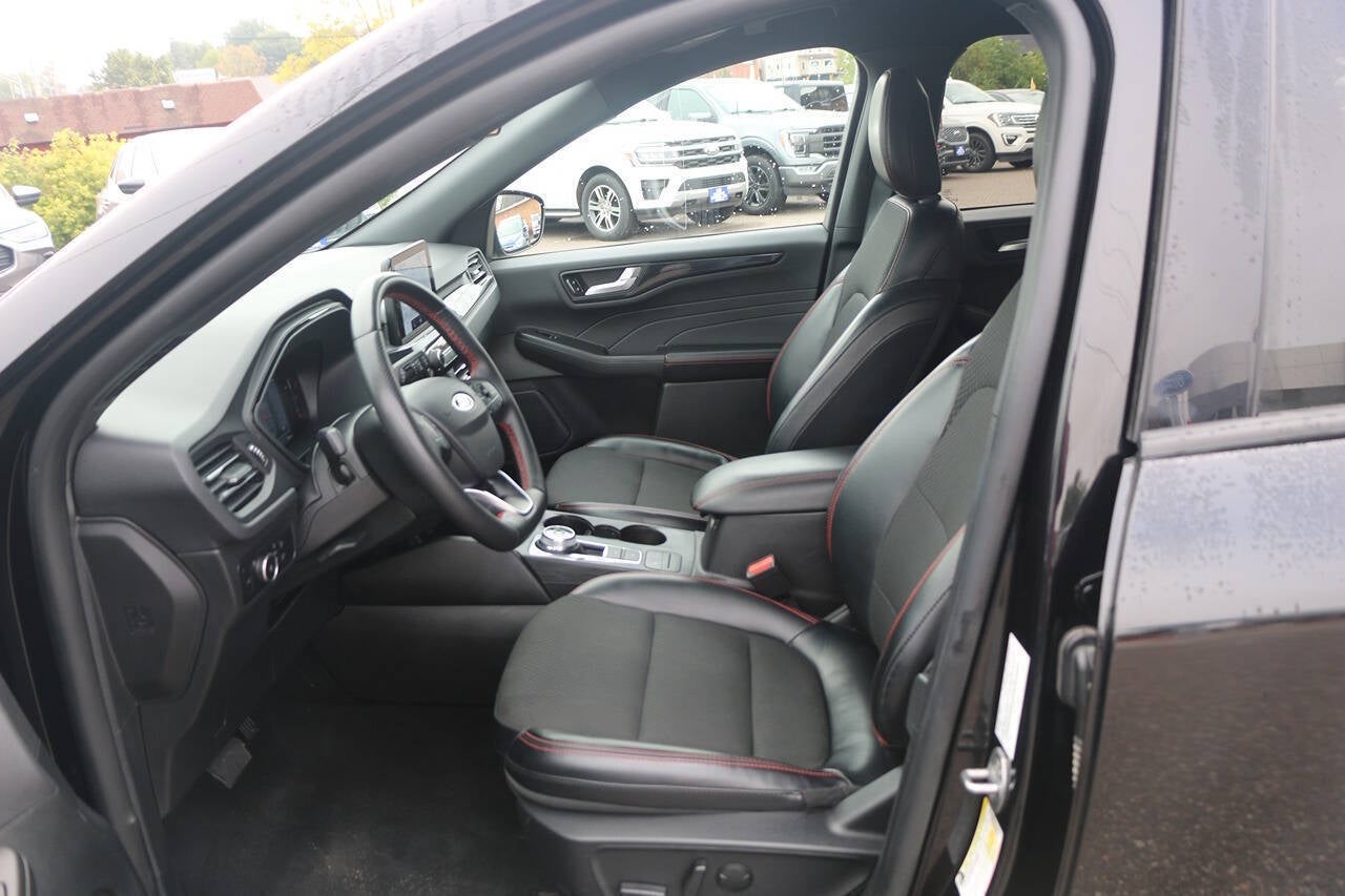 2025 Ford Escape ST Line Select AWD 4dr SUV