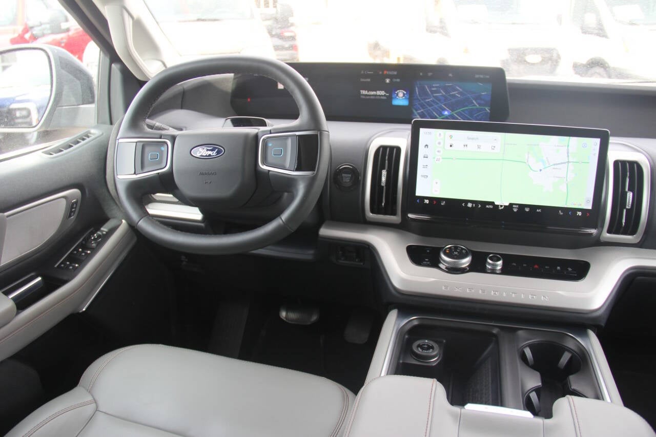 2025 Ford Expedition MAX Active 4x4 4dr SUV