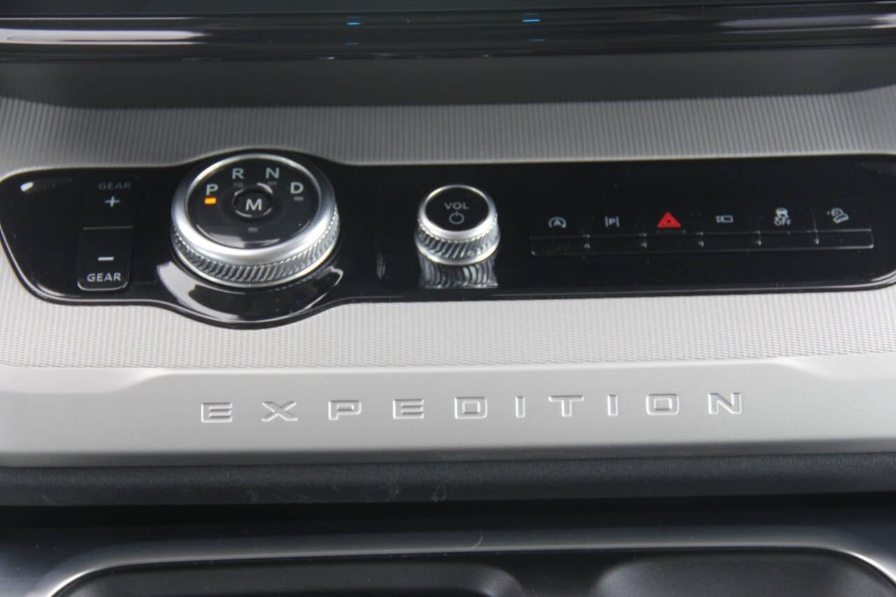 2025 Ford Expedition MAX Active 4x4 4dr SUV