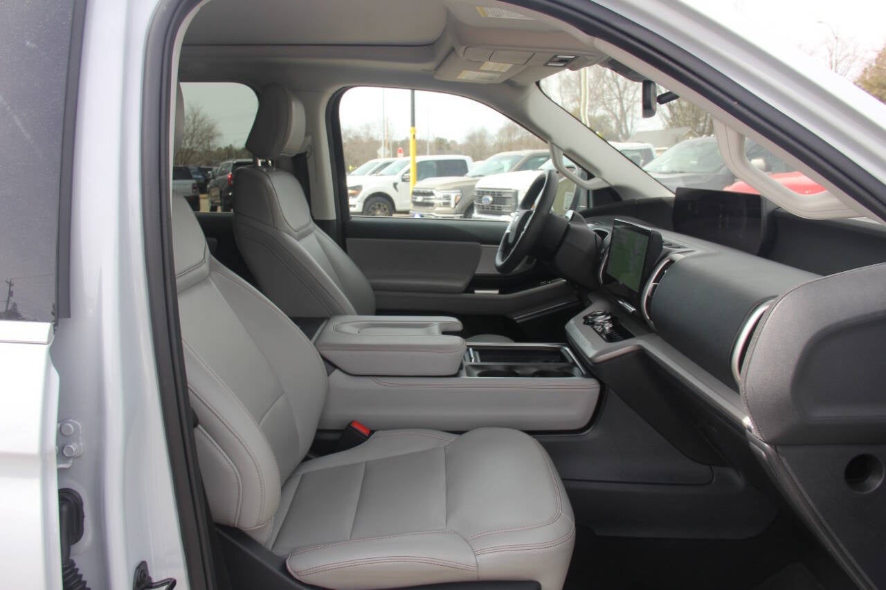 2025 Ford Expedition MAX Active 4x4 4dr SUV