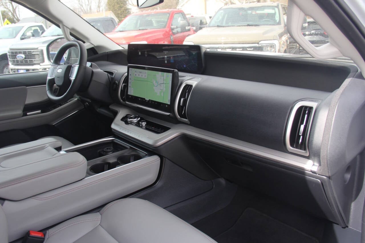 2025 Ford Expedition MAX Active 4x4 4dr SUV