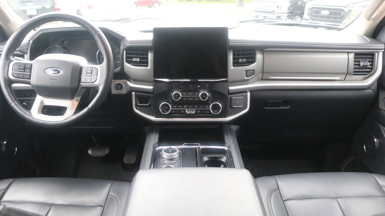 2023 Ford Expedition MAX XLT 4x4 4dr SUV