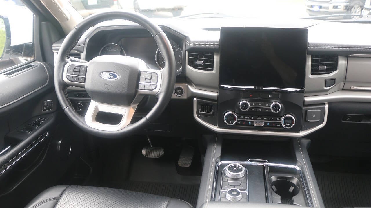 2023 Ford Expedition MAX XLT 4x4 4dr SUV