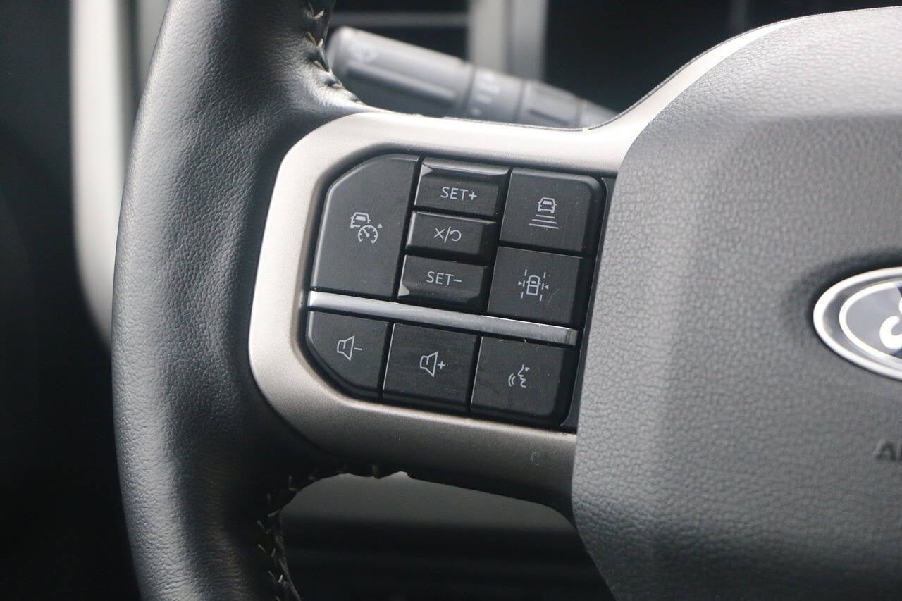 2023 Ford Expedition MAX XLT 4x4 4dr SUV