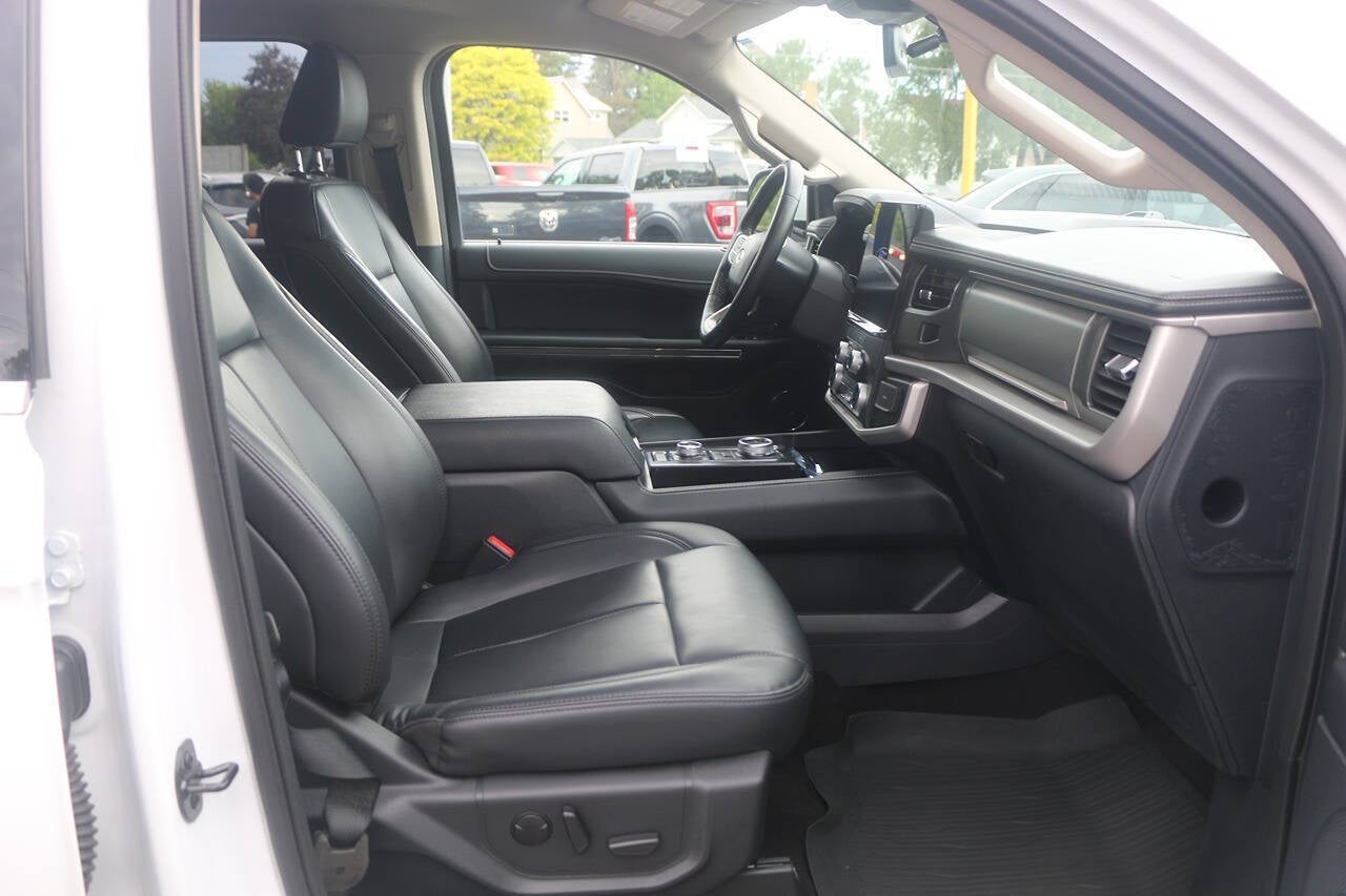 2023 Ford Expedition MAX XLT 4x4 4dr SUV