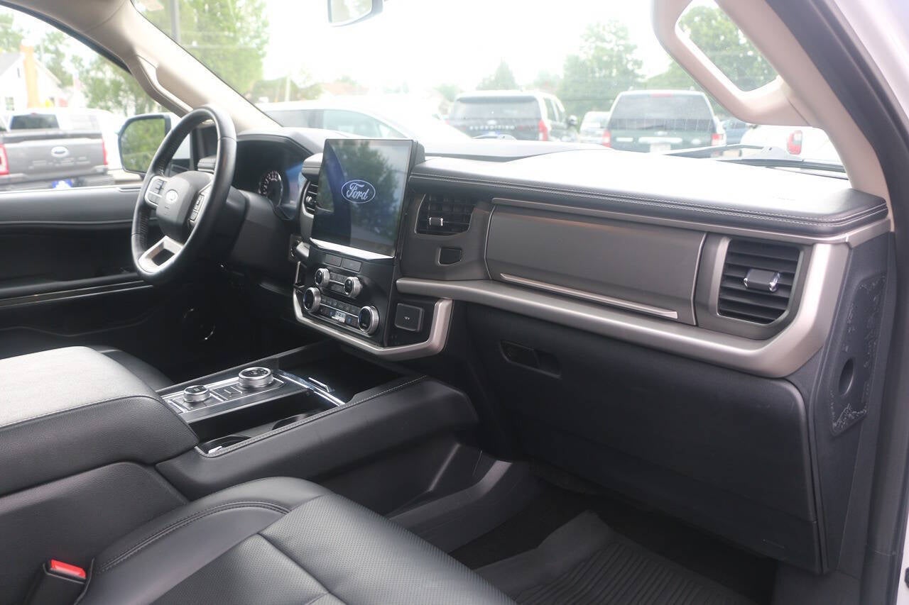 2023 Ford Expedition MAX XLT 4x4 4dr SUV