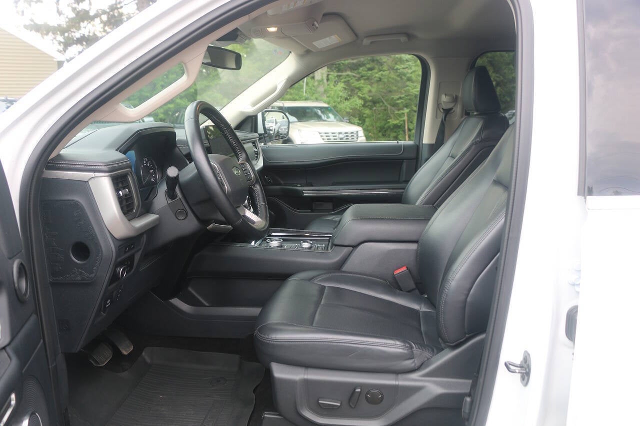 2023 Ford Expedition MAX XLT 4x4 4dr SUV