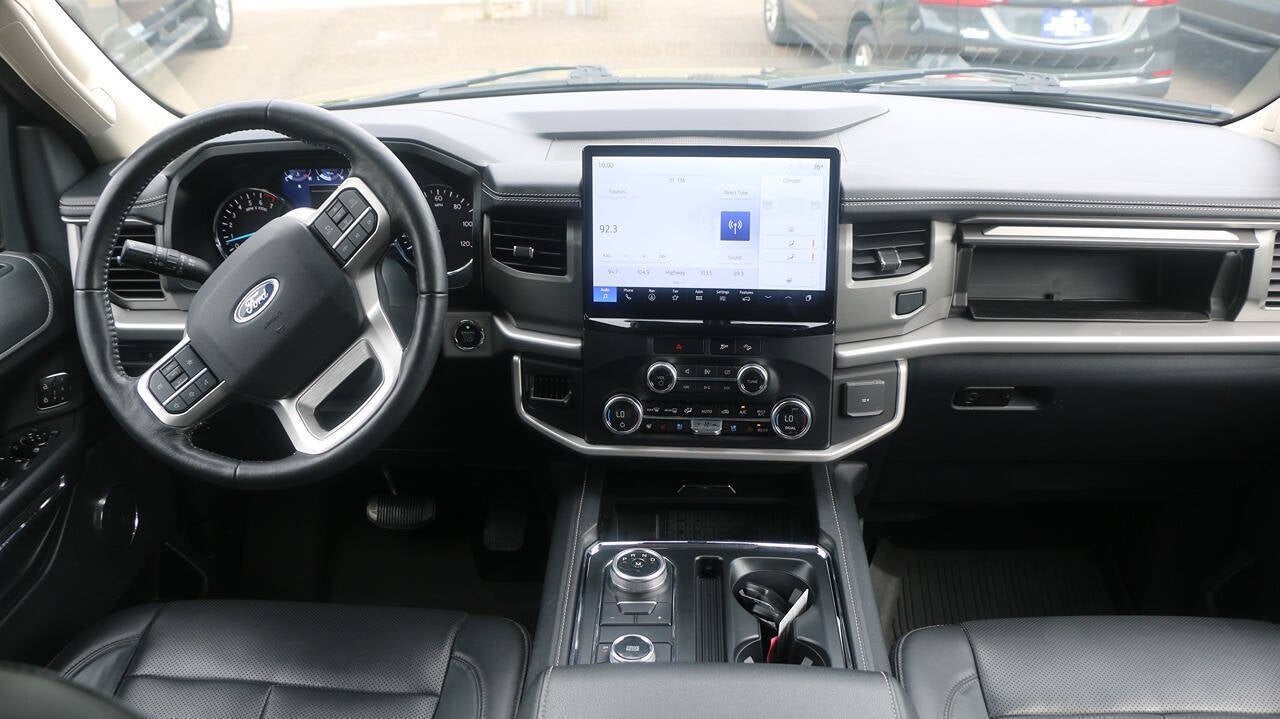 2023 Ford Expedition MAX XLT 4x4 4dr SUV