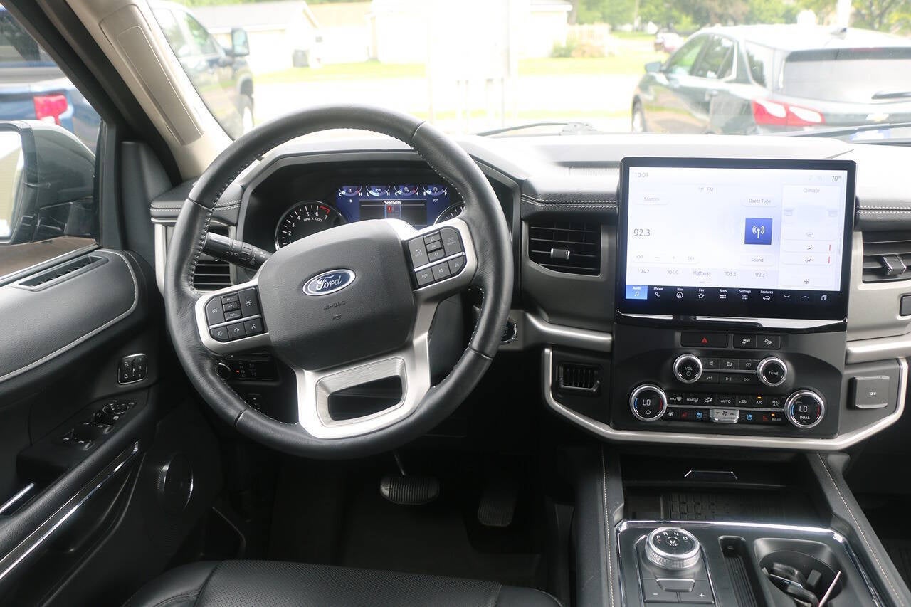 2023 Ford Expedition MAX XLT 4x4 4dr SUV