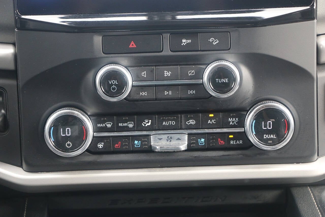 2023 Ford Expedition MAX XLT 4x4 4dr SUV