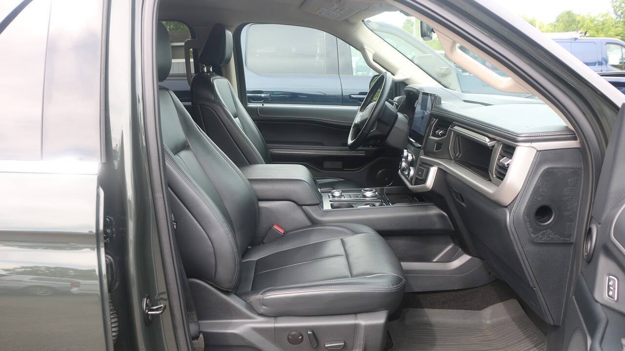 2023 Ford Expedition MAX XLT 4x4 4dr SUV