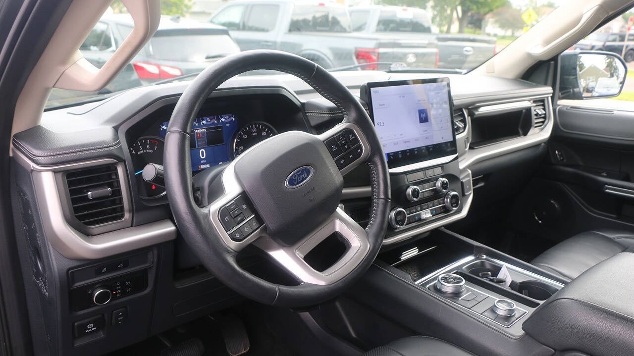 2023 Ford Expedition MAX XLT 4x4 4dr SUV