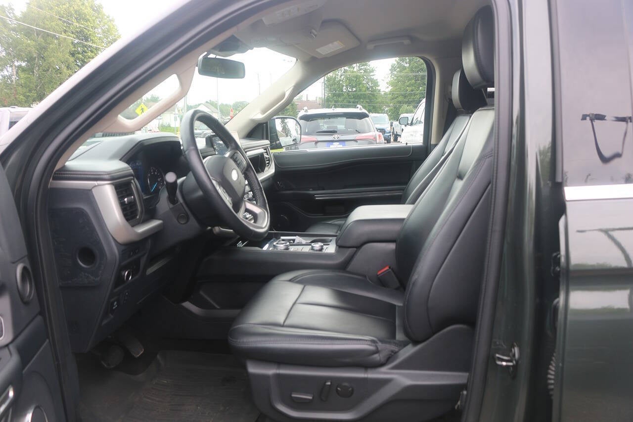 2023 Ford Expedition MAX XLT 4x4 4dr SUV