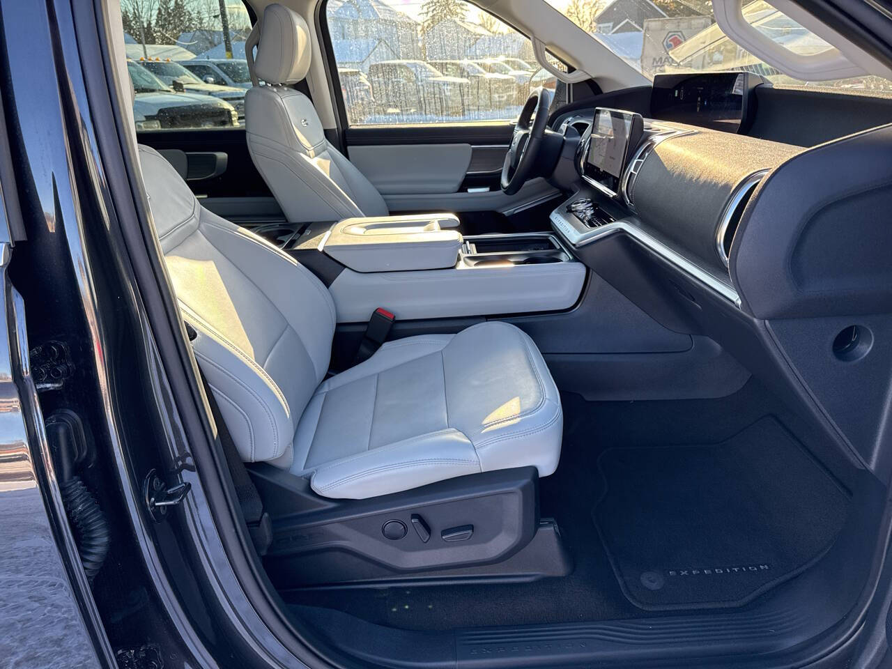 2025 Ford Expedition MAX Platinum 4x4 4dr SUV