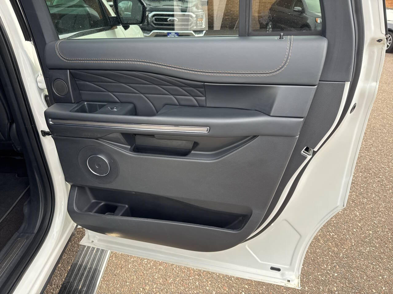 2023 Ford Expedition MAX Platinum 4x4 4dr SUV