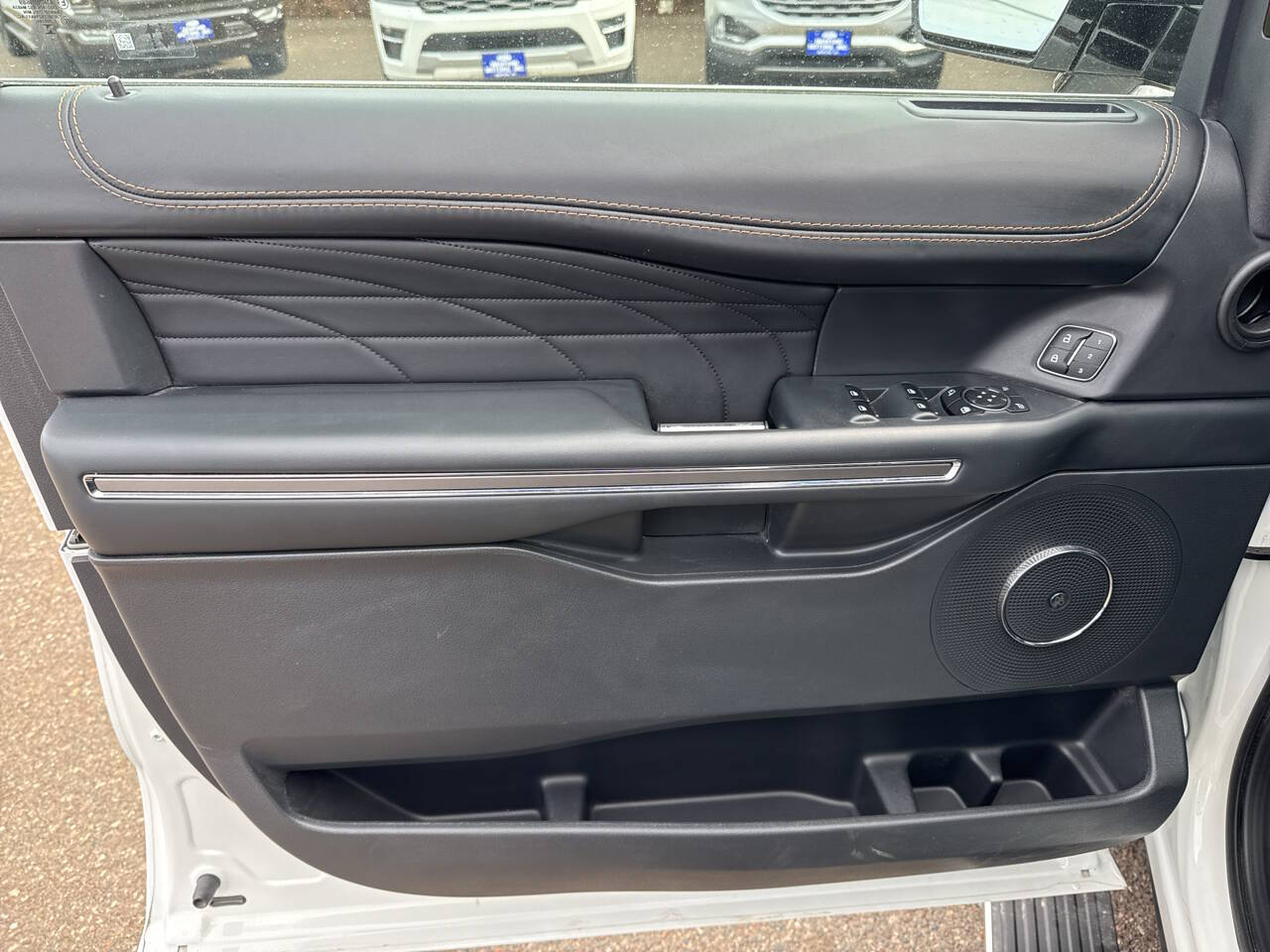2023 Ford Expedition MAX Platinum 4x4 4dr SUV