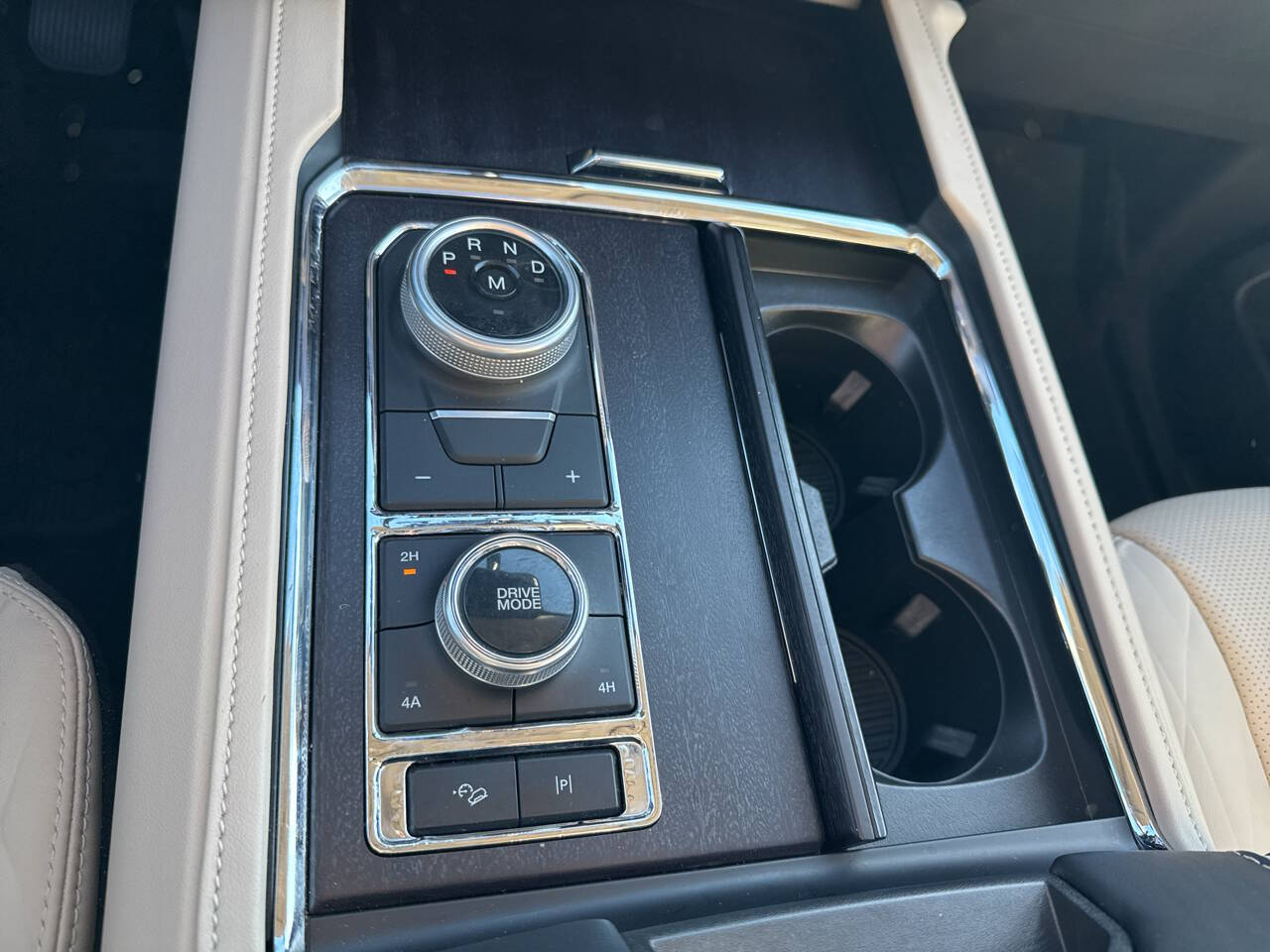 2024 Ford Expedition MAX Platinum 4x4 4dr SUV