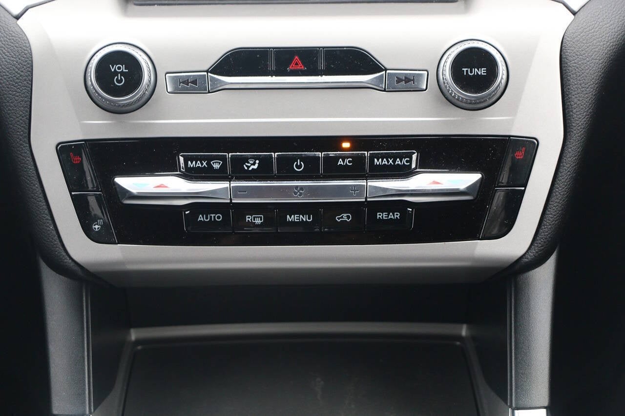 2023 Ford Explorer XLT AWD 4dr SUV