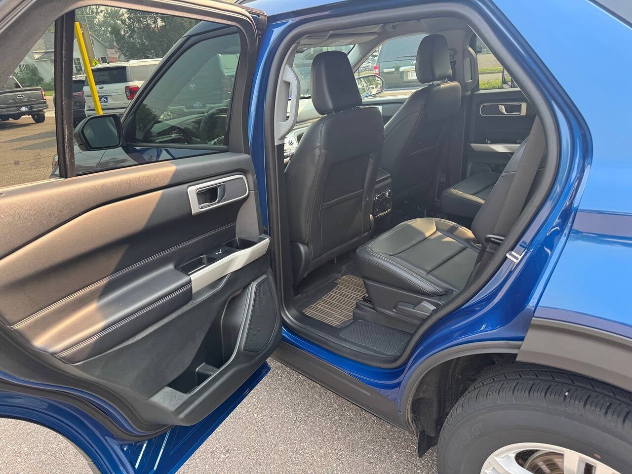 2021 Ford Explorer XLT AWD 4dr SUV