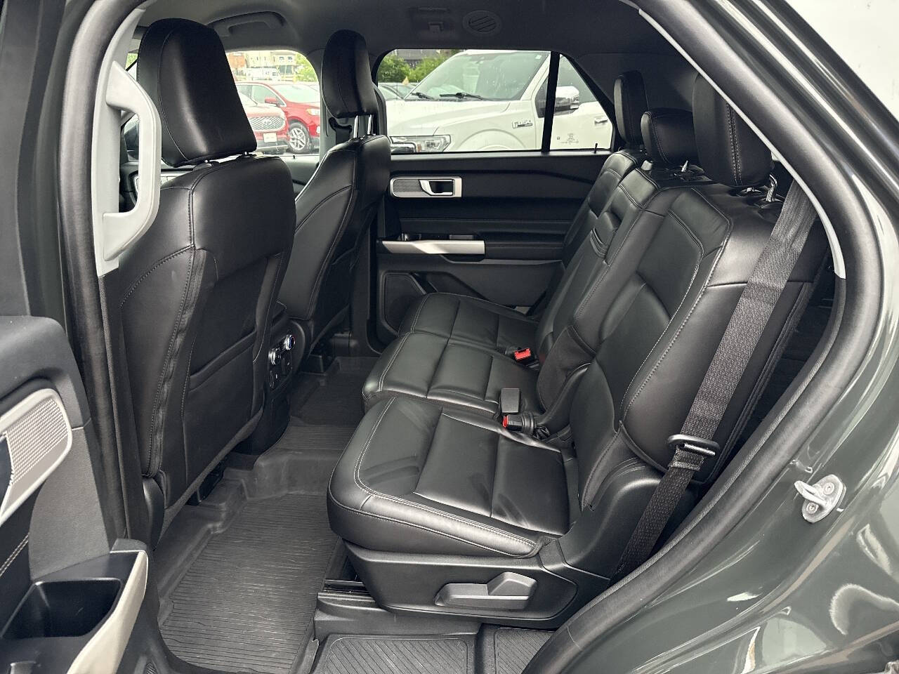 2023 Ford Explorer XLT AWD 4dr SUV