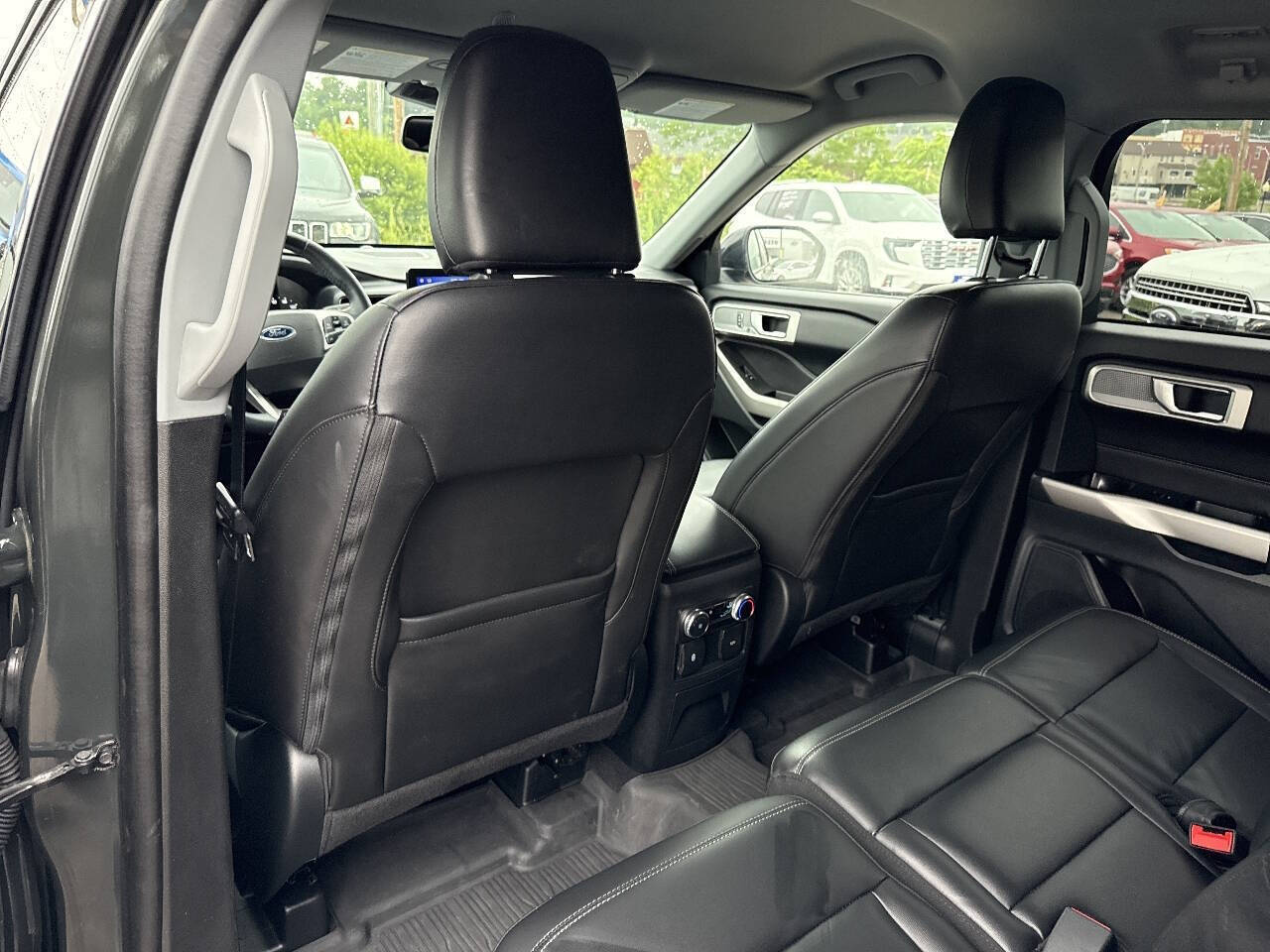 2023 Ford Explorer XLT AWD 4dr SUV