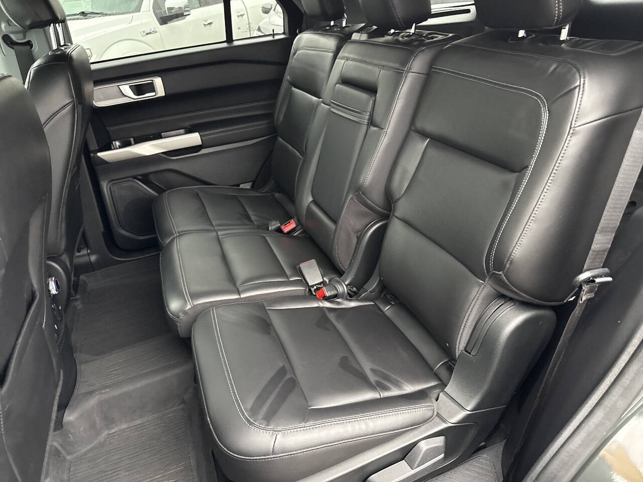 2023 Ford Explorer XLT AWD 4dr SUV
