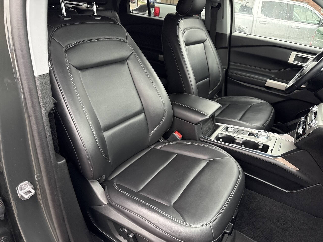 2023 Ford Explorer XLT AWD 4dr SUV