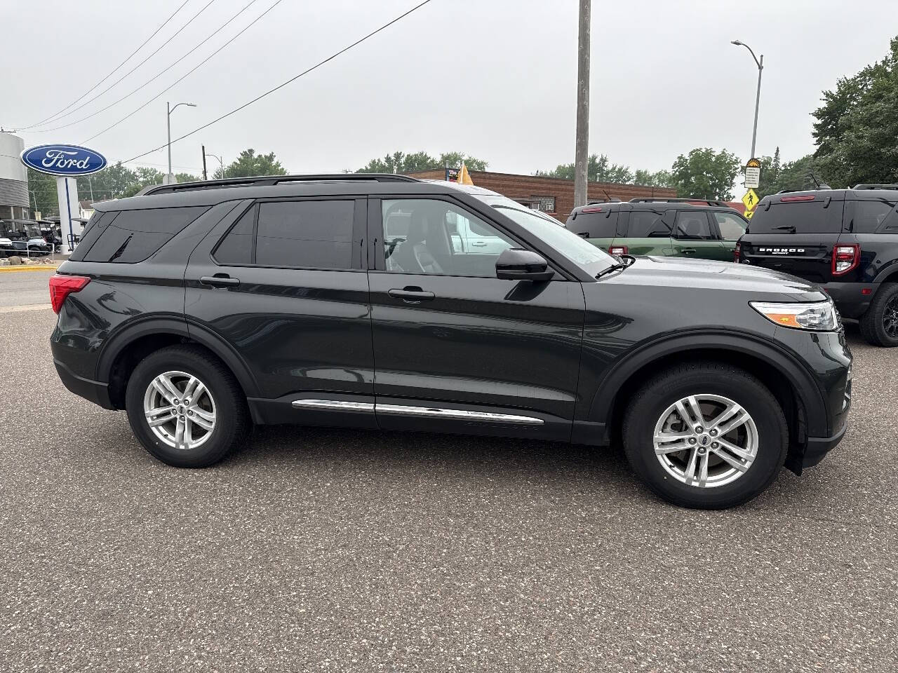2023 Ford Explorer XLT AWD 4dr SUV