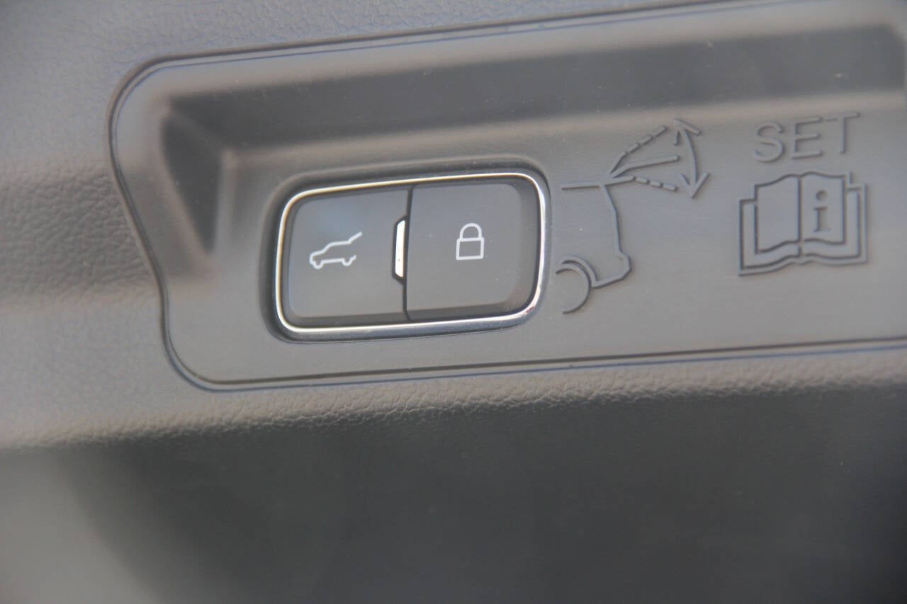 2020 Ford Explorer XLT AWD 4dr SUV