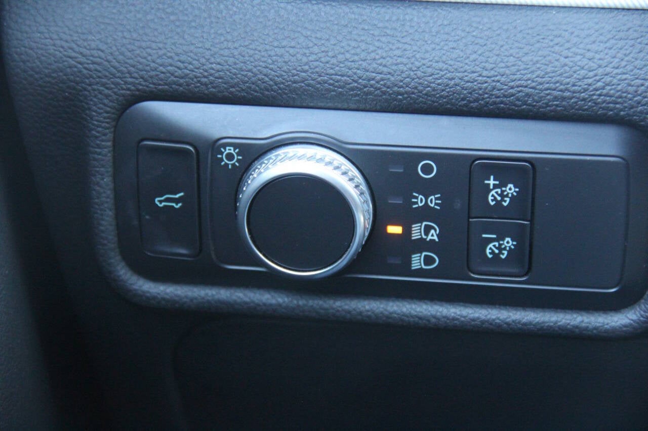 2020 Ford Explorer XLT AWD 4dr SUV